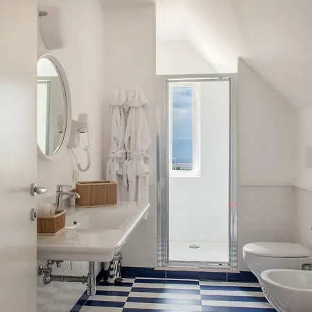 3景观套房旅馆 4* 索伦托