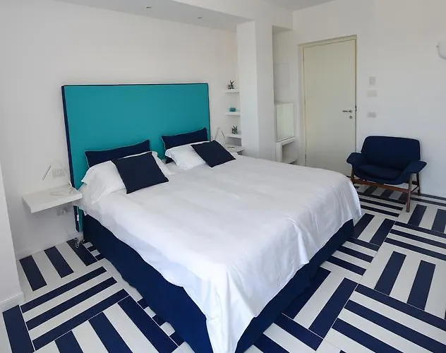 3景观套房旅馆 4*