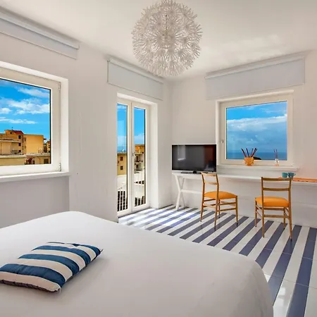 3 View 4* Сорренто